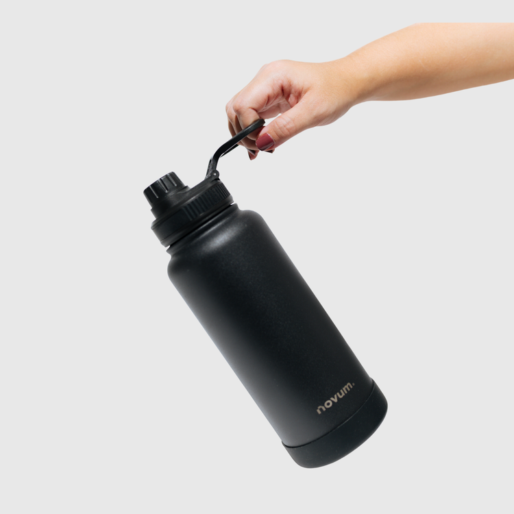TERMO DEPORTIVO 32 OZ/ 950 ML NEGRO CON BASE SILICONA